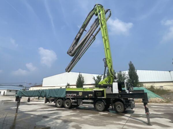 Zoomlion Four-axle 59M Mercedes-Benz National VI Pump Truck - Image 2