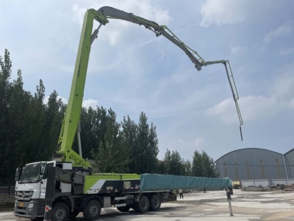 Zoomlion Four-axle 59M Mercedes-Benz National VI Pump Truck - Image 3